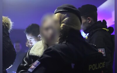 VIDEO: Klub v Praze pořádal soutěž o to, kdo nadýchá víc. Opilo se 29 mladistvých, šestnáctiletá dívka měla přes 2 promile