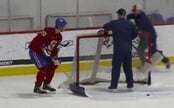 VIDEO: Krásne gesto Juraja Slafkovského v NHL. Pred tréningom pomáhal údržbárom s čistením ľadu