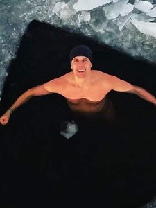 VIDEO: „Ledový Čech“ David Vencl pokořil další světový rekord. Po vynoření plival krev a musel do nemocnice