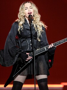 VIDEO: Madonna se koncertem v Riu zapsala do historie. Zpěvačku si přišlo poslechnout 1,6 milionu lidí