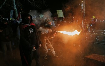 VIDEO: Masívne protesty v Turecku naďalej pokračujú. Polícia zadržala cez tisíc ľudí, vrátane novinárov a aktivistov