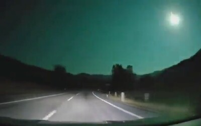 VIDEO: Meteor rozzářil zeleně oblohu nad Tureckem, podívej se na fascinující záběry