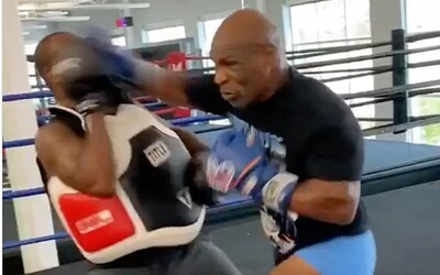 VIDEO: Mike Tyson má aj v 54 rokoch dynamitovú rýchlosť. Na tréningu takmer odrovnal hlavu svojho trénera