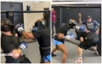 VIDEO: Mike Tyson řádí v MMA kleci. Sleduj, jak mlátí svého sparring partnera na tréninku