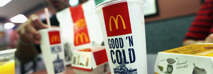 VIDEO: Místo osvěžujícího nápoje cukrovka? Pracovnice McDonald's tvrdí, že takto se vyrábí ledový čaj