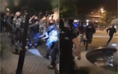 VIDEO: Mladík hodil do mestských policajtov v centre Bratislavy veľký kovový stôl. Prišli nás len upozorniť, tvrdí svedok
