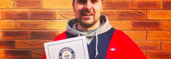 VIDEO: Mladý Brit se zapsal do Guinessovy knihy rekordů. Podařilo se mu naskládat na sebe 5 bonbonů M&M's 