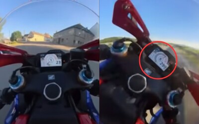 VIDEO: Motorkár sa medzi obcami rútil rýchlosťou 300 km/h. Záberom sa sám naivne pochválil na internete, teraz ho hľadá polícia