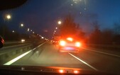 VIDEO: Muž na pervitinu běhal v Brně po silnici v protisměru, srazilo ho auto. Policie ukázala záběry nehody