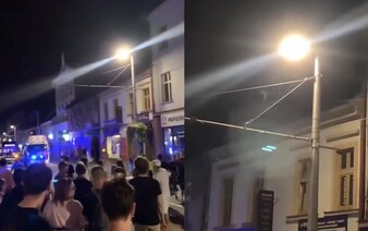 VIDEO: Muž sa na Obchodnej ulici snažil skočiť zo strechy budovy. Zasahovať museli všetky záchranné zložky