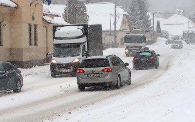 VIDEO: Na Slovensku sa zbláznilo počasie. V týchto regiónoch dnes napadne až 10 centimetrov snehu, upozorňujú meteorológovia
