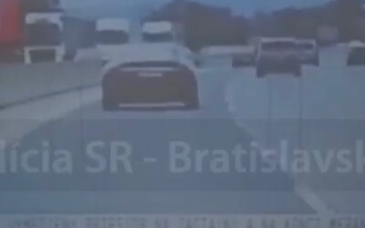 VIDEO: Na ceste do Bratislavy uháňala Tesla rýchlosťou 200 km/h. Šofér zaplatil pokutu na mieste