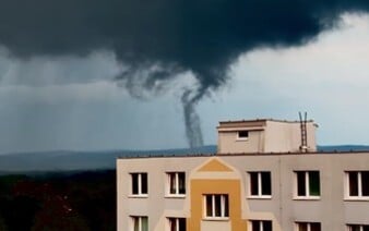 VIDEO: Na hraniciach Slovenska s Českom sa vyskytlo tornádo. Škody zatiaľ nie sú známe