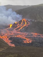 VIDEO: Na jihovýchodě Islandu po 800 letech vybuchla sopka. Okolí Reykjavíku zaplavily proudy lávy