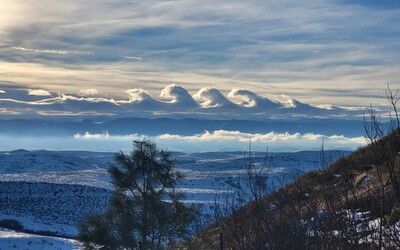 VIDEO: Na oblohe nad Wyomingom sa objavili nezvyčajné oblaky v tvare vĺn