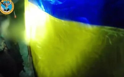 VIDEO: Na okupovanom Kryme opäť zaviala ukrajinská vlajka. Ukrajinci podnikli špeciálnu operáciu, aby demonštrovali schopnosti