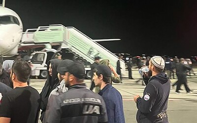 VIDEO: Na ruské letiště vtrhl dav, hledal letadlo z Izraele