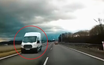 VIDEO: Na rýchlostnej ceste R1 jazdil v protismere. Polícia zverejnila divoké zábery vodiča, ktorému sa museli vyhýbať autá
