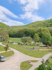 VIDEO: Na východnom Slovensku otvorili 500 metrov dlhú zipline dráhu. Návštevníci sa z výšky môžu kochať prírodou aj pamiatkami