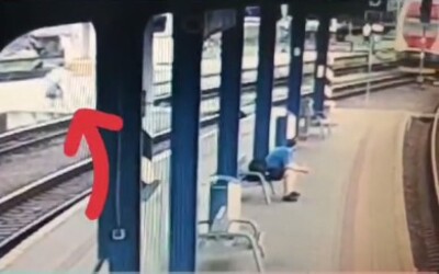 VIDEO: Na železničnej stanici v Bratislave zrazil vlak 58-ročnú ženu. Chvíľková nepozornosť ju takmer stála život