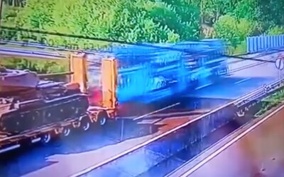 VIDEO: Nákladiak v Česku v plnej rýchlosti brutálne zošrotoval osobné auto, ktoré zastavilo na krajnici