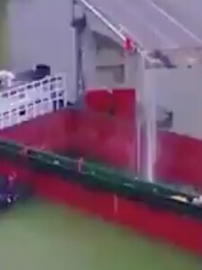 VIDEO: Nákladná loď nabúrala do mosta, ten sa čiastočne zrútil. Nehoda si vyžiadala aj ľudské životy