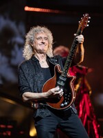 VIDEO: Nemocného chlapce rozveselila skladba kapely Queen. Brian May mu poslal dojemný vzkaz