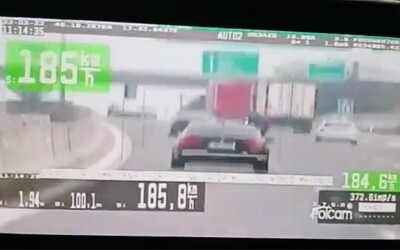 VIDEO: Netrpezlivá šoférka BMW sa po diaľnici D1 z Bratislavy rútila rýchlosťou 185 km/h v hustej premávke. Policajtom neušla