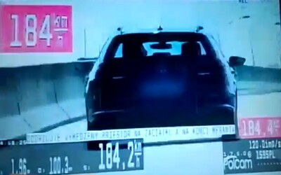 VIDEO: Nezodpovedný vodič letel po D1 rýchlosťou až 184 km/h. Okrem pokuty dostal nepríjemný darček