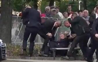 VIDEO: Nové zábery z atentátu na Fica, vidno na nich krv. Premiér bol tesne po zásahu pri vedomí