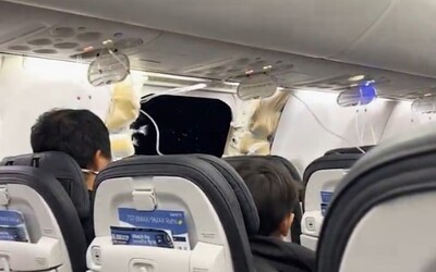 VIDEO: Novému boeingu vypadlo počas letu okno. Spoločnosť uzemňuje všetky lietadlá