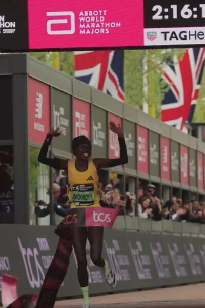 VIDEO: Nový světový rekord v ženském závodě! Nejrychlejší žena z Keni se zapsala do historie