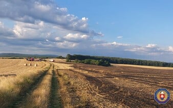 VIDEO: Obrovský požiar slamy pri Poltári: Zasahovalo 40 hasičov z piatich okresov