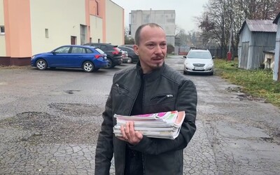 VIDEO: Otec mladého Romana prišiel vrátiť učebnice, kritizoval riaditeľa školy, ktorý vraj šikanu dlhodobo neriešil