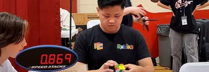 VIDEO: Padl světový rekord ve skládání Rubikovy kostky. Tento 21letý hráč jej překonal v neuvěřitelném čase