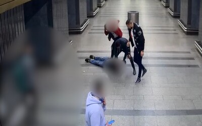 VIDEO: Parta násilníků zbila a okradla v nouzovém stavu muže v pražském metru. Hrozí jim až osmiletý trest