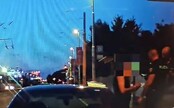 VIDEO: Policajtov zaujala divoká jazda vodiča na bratislavskej ulici. Muž mal pri sebe vrecúška s bielym práškom