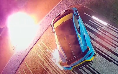 VIDEO: Policie hledá žháře, který při poškození luxusního Lamborghini zapálil i sám sebe