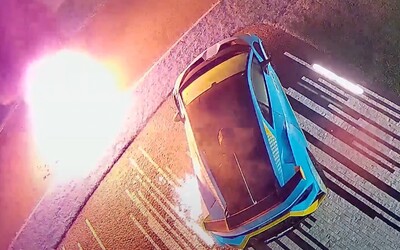 VIDEO: Policie hledá žháře, který při poškození luxusního Lamborghini zapálil i sám sebe