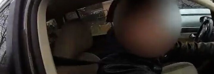 VIDEO: Policie zveřejnila záběry ze zadržení studenta podezřelého z vraždy učitele
