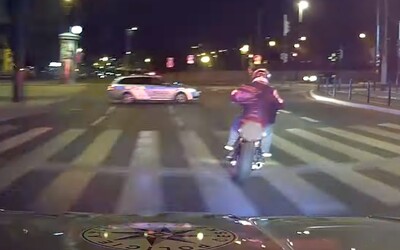 VIDEO: Policisté honili po Praze motorkáře pod vlivem drog a se zákazem řízení