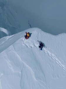 VIDEO: Polský skialpinista dokázal nemožné. Andrzej Bargiel vylezl na Everest a sjel ho na lyžích bez kyslíku