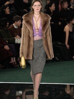 VIDEO: Pozri si nové kolekcie Burberry a Gucci. Ponúkajú vintage eleganciu, luxusné doplnky aj sexy hravé detaily