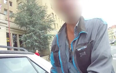 VIDEO: Pražští policisté naměřili řidiči skoro 4 promile, strážníky přesvědčoval, že bydlí kousek a dojede sám