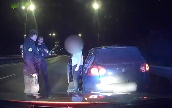 VIDEO: Pražští policisté našli u řidiče velké množství drog, včetně 4 kil tablet