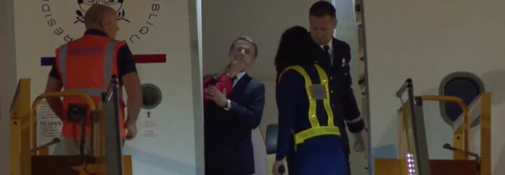 VIDEO: Prezident Macron vysvětluje virální video s fackou: „Jen jsme laškovali“