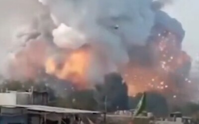 VIDEO: Pri obrovskom výbuchu továrne v Indii zomrelo najmenej 8 ľudí. Na mieste zasahovalo 70 sanitiek, hasiči a armádne vrtuľníky