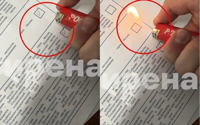 VIDEO: Pri voľbách v Rusku používajú zvláštne perá. Ich atrament po nahriatí zmizne a lístok zostane neoznačený