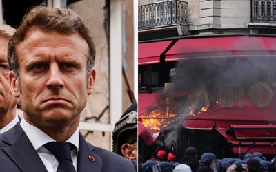 VIDEO: Protestujúci v Paríži podpálili obľúbenú reštauráciu prezidenta Emmanuela Macrona. Kedysi v nej oslavoval volebné víťazstvo