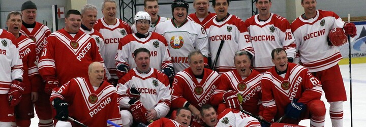 VIDEO: Putin si zahrál hokej s Lukašenkem, vstřelil sedm branek. Pak varoval Bidena